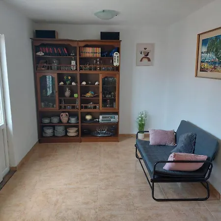 Peaceful & Cozy Rest House, 80m From Dom wakacyjny