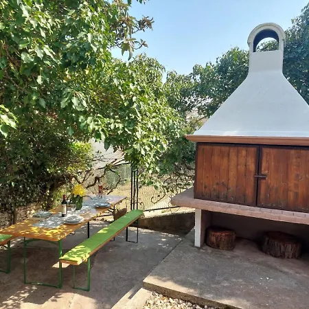Peaceful & Cozy Rest House, 80m From Dom wakacyjny