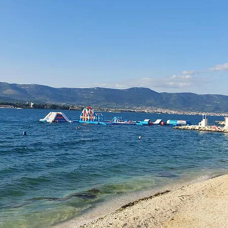 Peaceful & Cozy Rest House, 80m From Holiday home