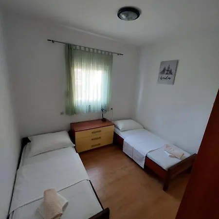 Peaceful & Cozy Rest House, 80m From Holiday home Trogir