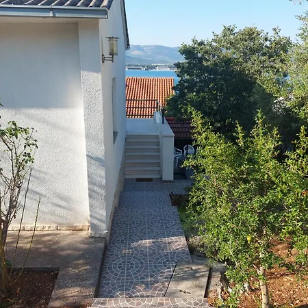 Peaceful & Cozy Rest House, 80m From Holiday home *