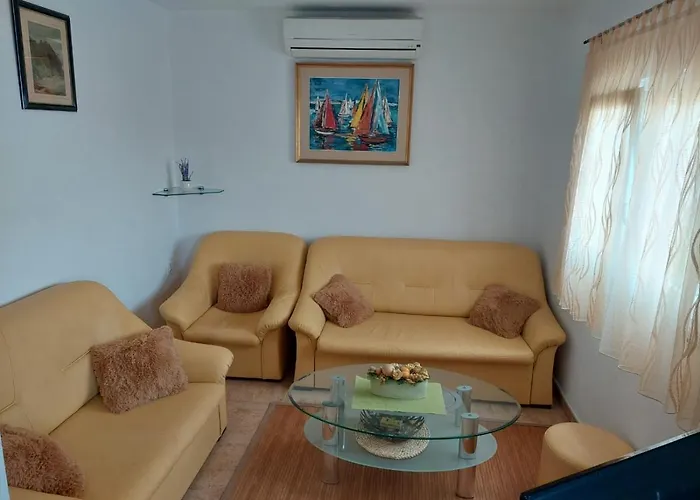 Peaceful & Cozy Rest House, 80m From Дом отдыха Трогир