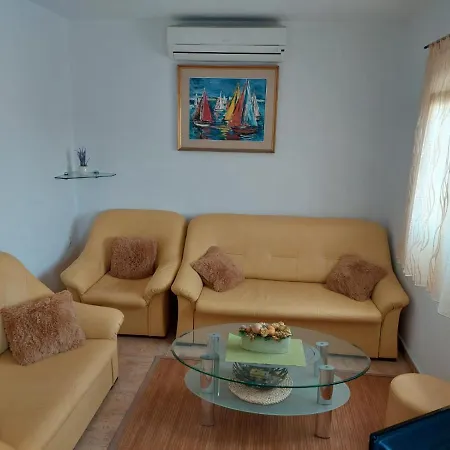 Peaceful & Cozy Rest House, 80m From Дом отдыха Трогир