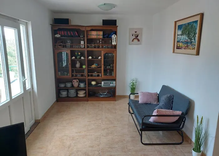 Peaceful & Cozy Rest House, 80m From Будинок відпочинку